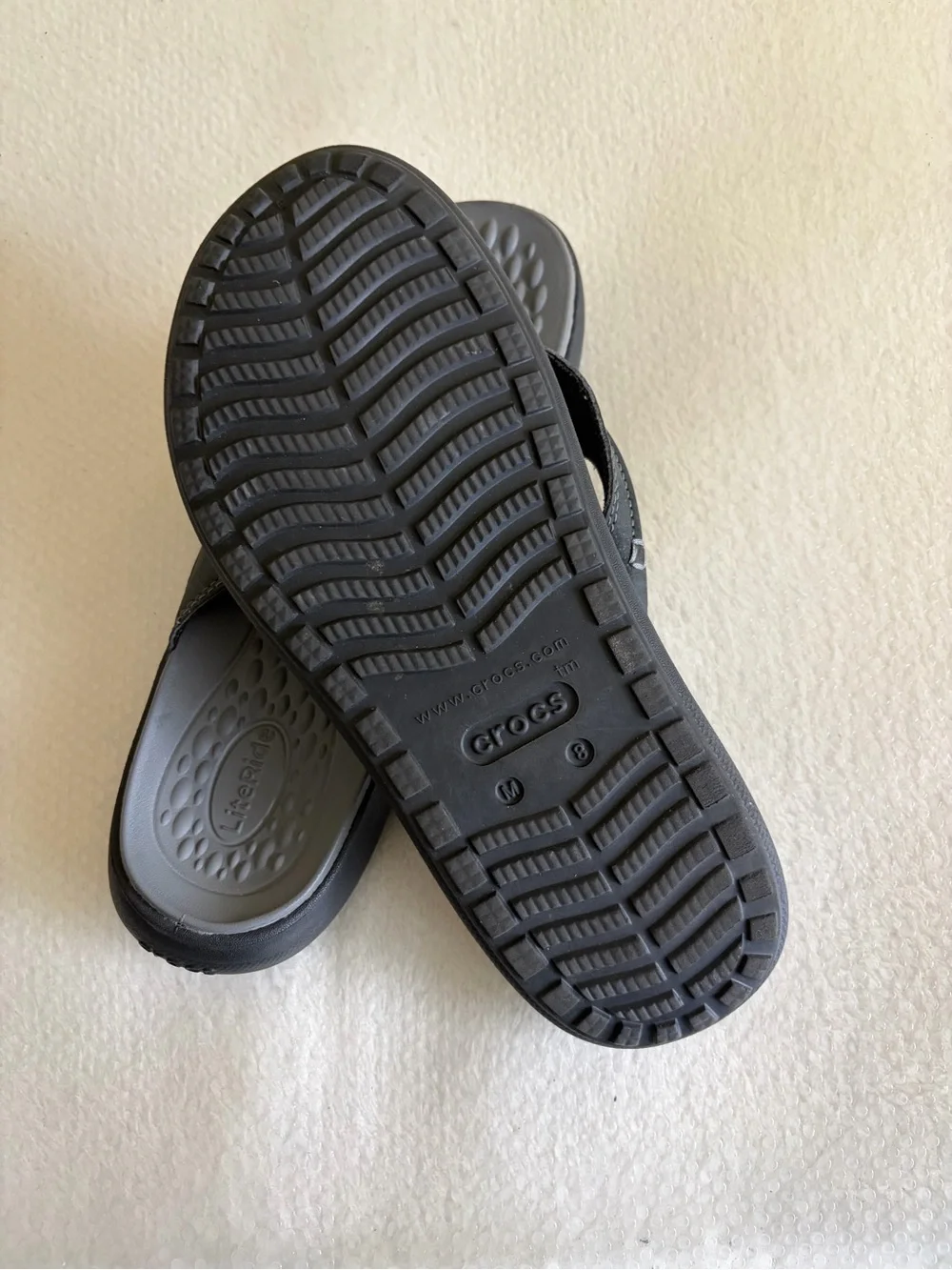 CROCS Men's Gray Flip-Flop‎ Sandals Sz 8